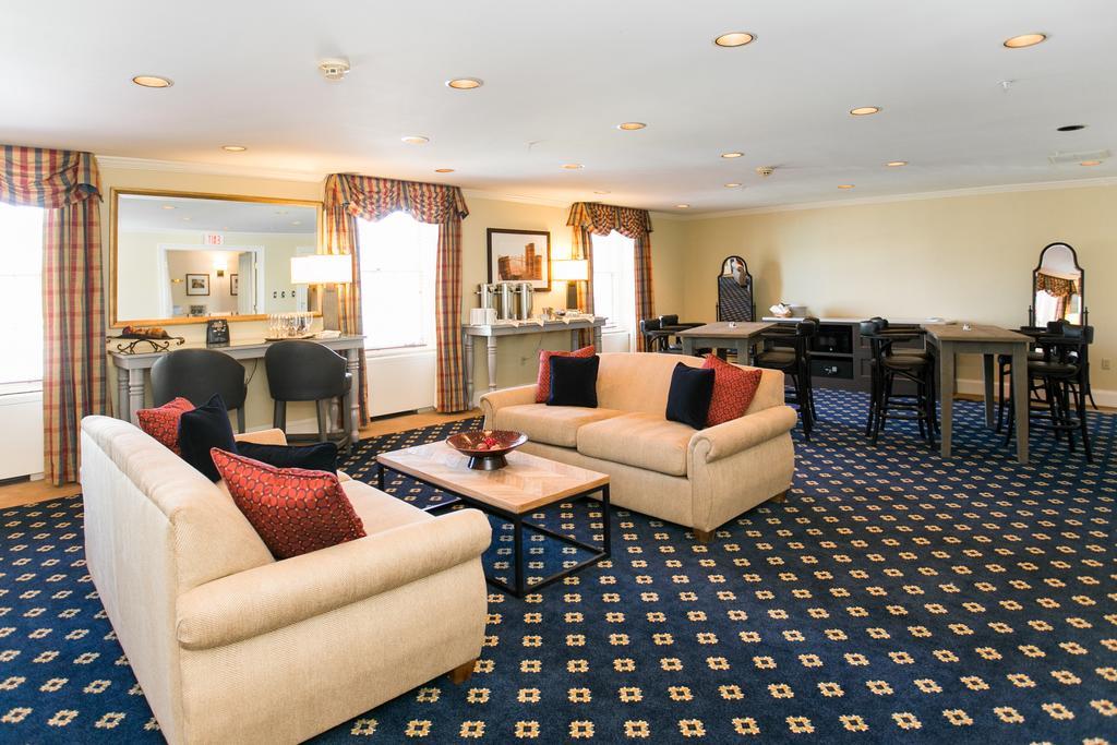 The Tidewater Inn Истон Экстерьер фото
